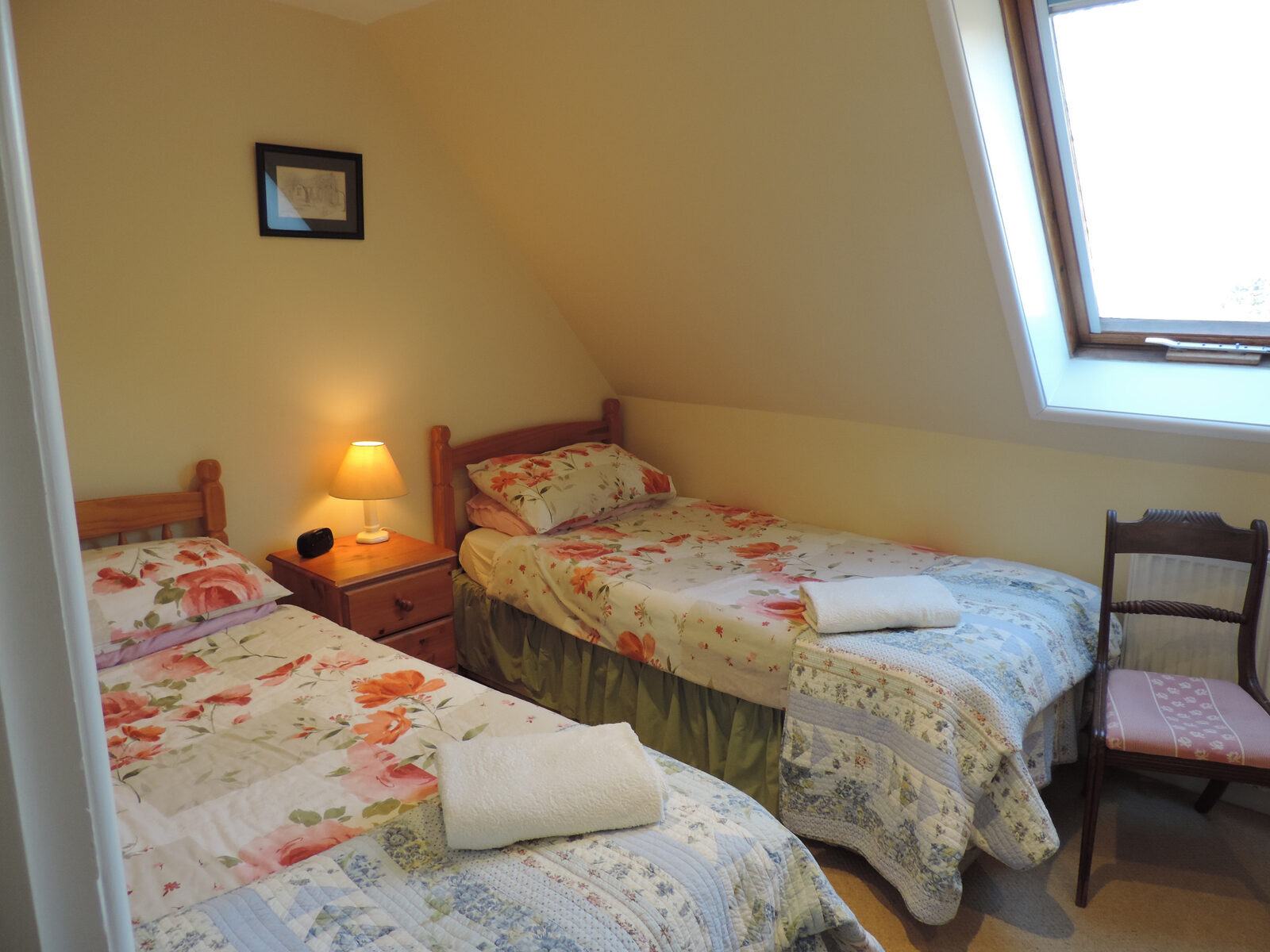 The twin bedroom in Geranium Cottage